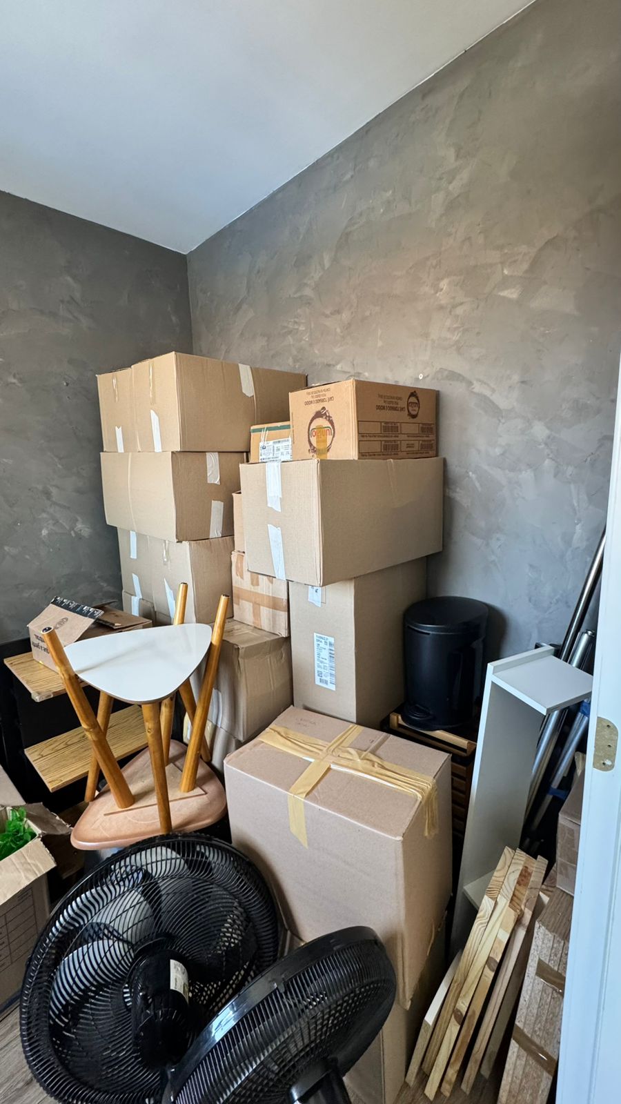 Mudança organizada em ambiente residencial