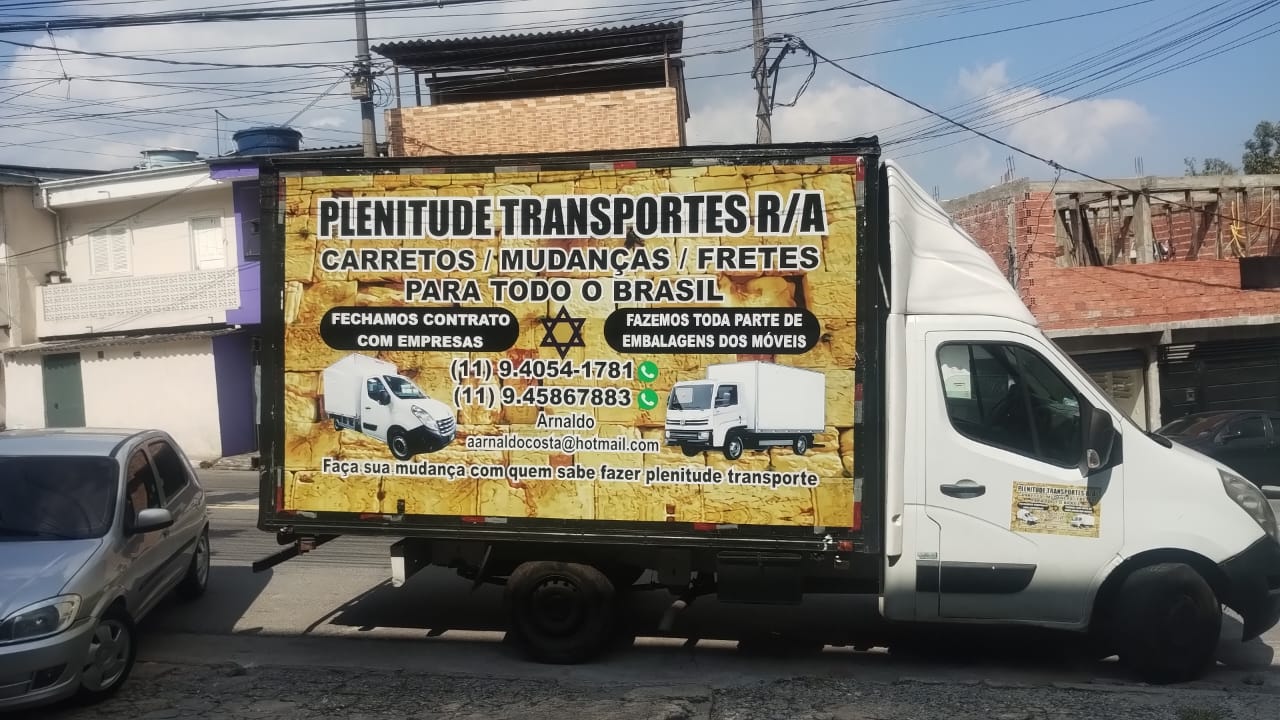 Caminhão da Plenitude Transportes